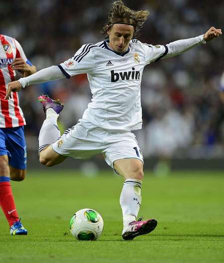 致敬蓝军传奇，库库雷利亚度假时身穿德罗巴球衣