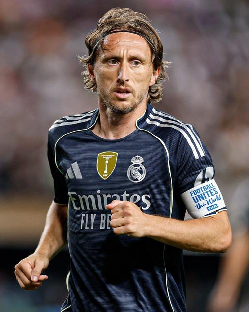 中国金花凋零！张帅0-2不敌温网冠军，商竣程告捷，下轮战5号种子